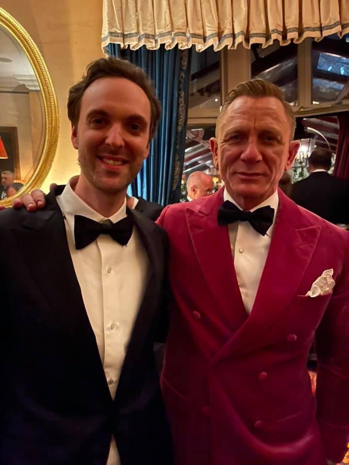 HansZimmer's tweet photo. We’ve been expecting you, Mr. Bond, and you did not disappoint. #NoTimeToDie is out in the US and worldwide now, as is the @007 soundtrack! Get your movie tickets at https://t.co/vyyBeZ2zoa and check out the score at https://t.co/IXYj1uTD6G https://t.co/ZxyPRWlyja