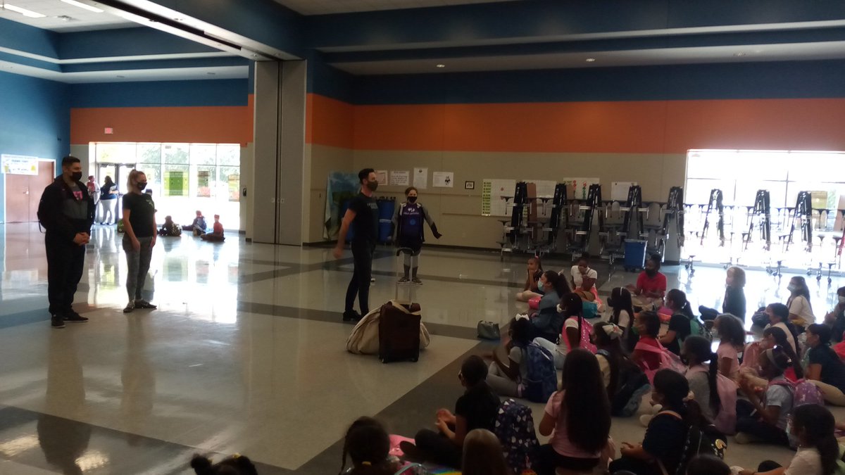 AlmedaES_Wrap's tweet photo. ALMEDA DANCE π©° Thank you @HoustonBallet Ms. Garza and Mr. Appleman! #ActiveBasedLearning #ExpandedLearning #AfterSchool #ImmunalHealth #MentalHealth https://t.co/bqEIyB6ZlS