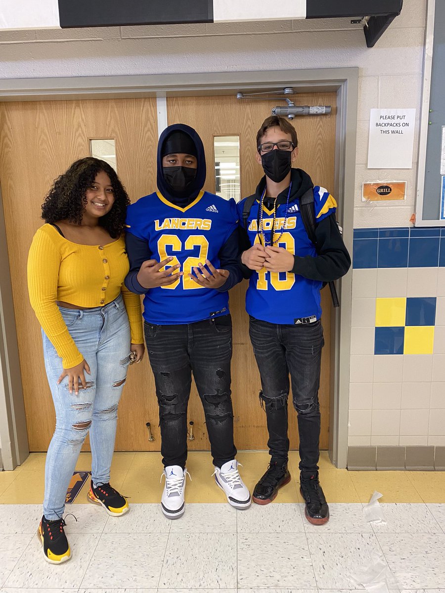 jrlhs2025's tweet photo. okay freshman footballers with gold! #lancerspirit25 https://t.co/saiPY8MifT
