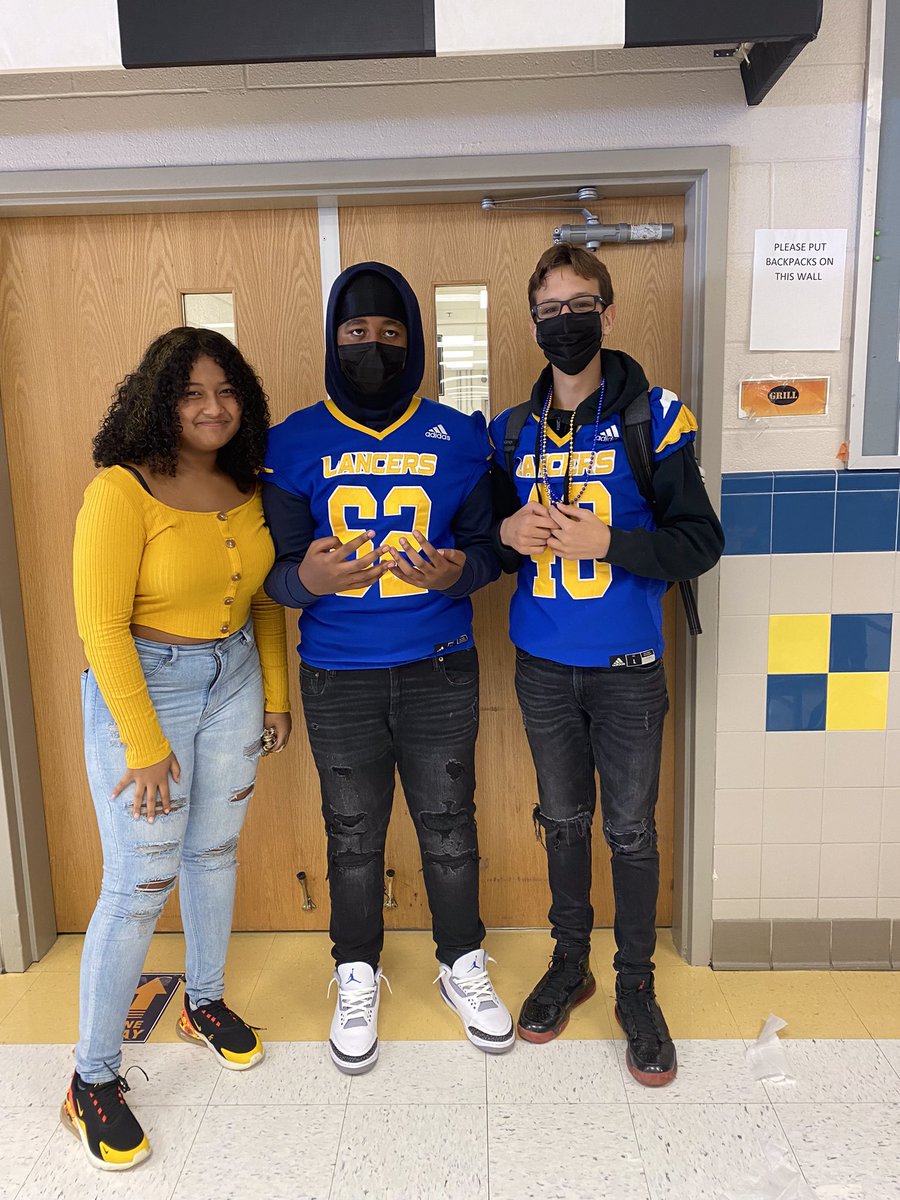 jrlhs2025's tweet photo. okay freshman footballers with gold! #lancerspirit25 https://t.co/saiPY8MifT
