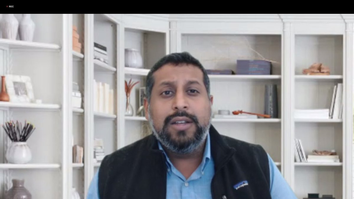 philanthropyPHL's tweet image. @vilasdhar of @PJMFnd asks the #SPARXcommunity to imagine what it would look like to be part of a justice-oriented digital transformation...  #SPARXconference #digitalequity