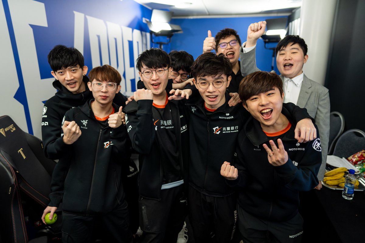 lolesports's tweet image. REVERSE SWEEP ✅