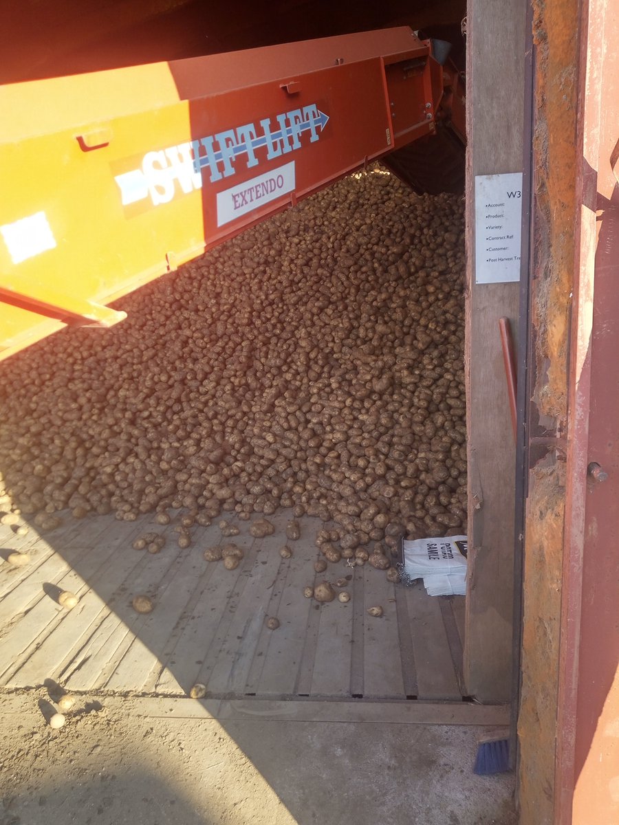 SpudSlingsby's tweet photo. Will they fit in? #sixloadsleft #fullstore https://t.co/tFfvlP3xwB