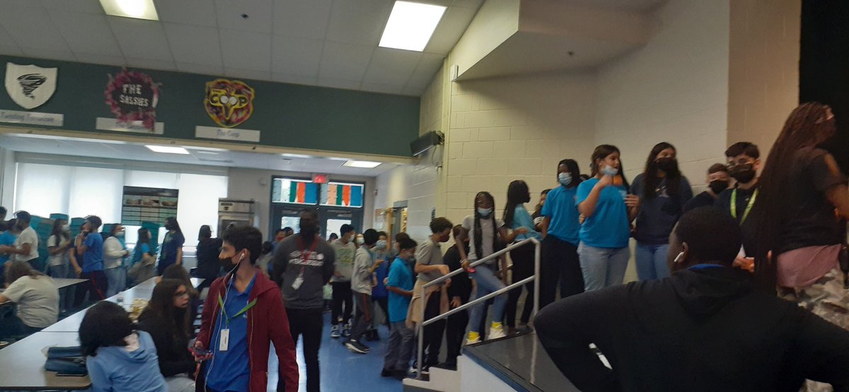 MyAVIDtude's tweet photo. @okeeheeleems first round of Friday PBS/SEL celebration with our 7th-graders! @selpbc @PBCSwPBS Next, 6th-grade! Excited! @EliMoPrincipal @FranciscoArgain @licatap @HowardHepburn #growingcrowd https://t.co/15fDj4H8Ts