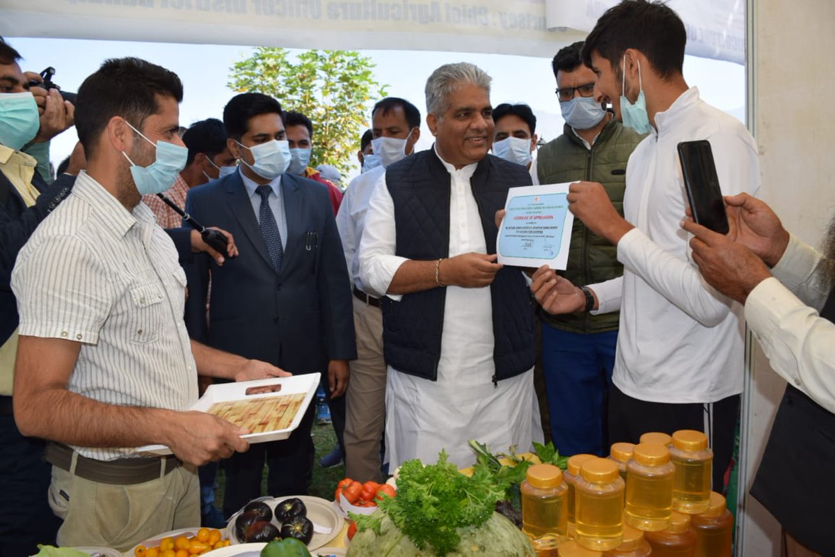 Employmentbpr11's tweet photo. Union Minister for Environment, Forest, Climate Change, Labour and Employment, Shri @byadavbjp visited Bandipora inspected the restoration and conservation works, e- inaugurated and laid foundation of several developmental projects besides meeting public delegations.
@owais_ias https://t.co/xsoP8RRlkp