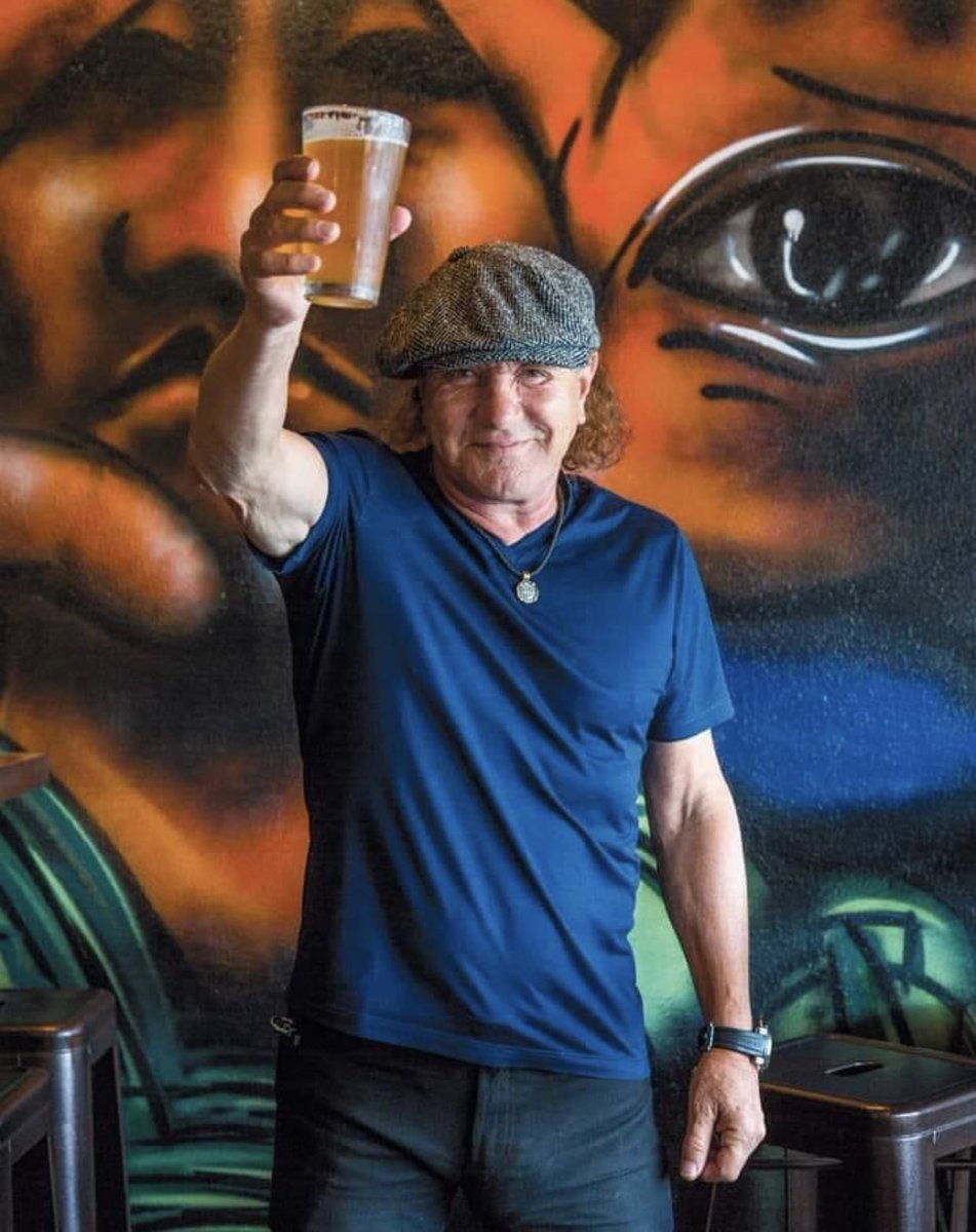 shiptavernpdx's tweet photo. Cheers!  TGIF!  @laststopsaloon @broadwaysaloon https://t.co/JYR8g5EypO