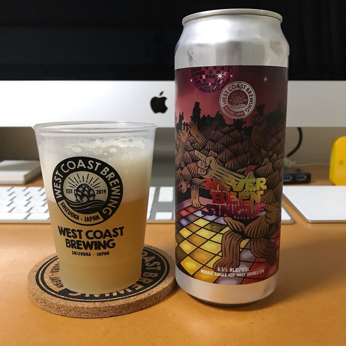 cpacisaconj's tweet photo. 一週間の勤労を慰労する #宅飲み #たくのみ #CraftBeer #クラフトビール #ビール #beer #静岡 #wcb #wcbshizuoka #westcoastbrewing #ウエストコーストブルーイング #NeverBeenSingle - 最初からガツンとホップの味わい迸る飲み応えある一杯で今回もKOされました。 https://t.co/3PlcXdmT8R