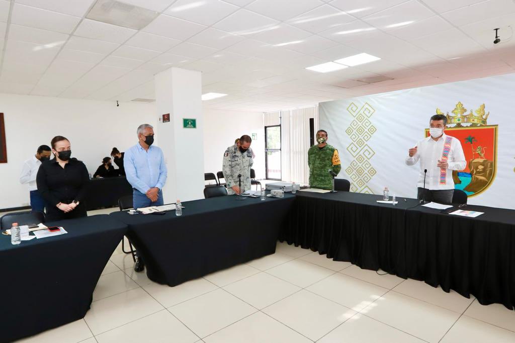 RutilioEscandon's tweet photo. Nuestro compromiso diario en las #MesasDeSeguridad es trabajar y planear estrategias que aumenten la paz y la seguridad así como el desarrollo en general de cada municipio del estado. https://t.co/kUQgaA4pb2