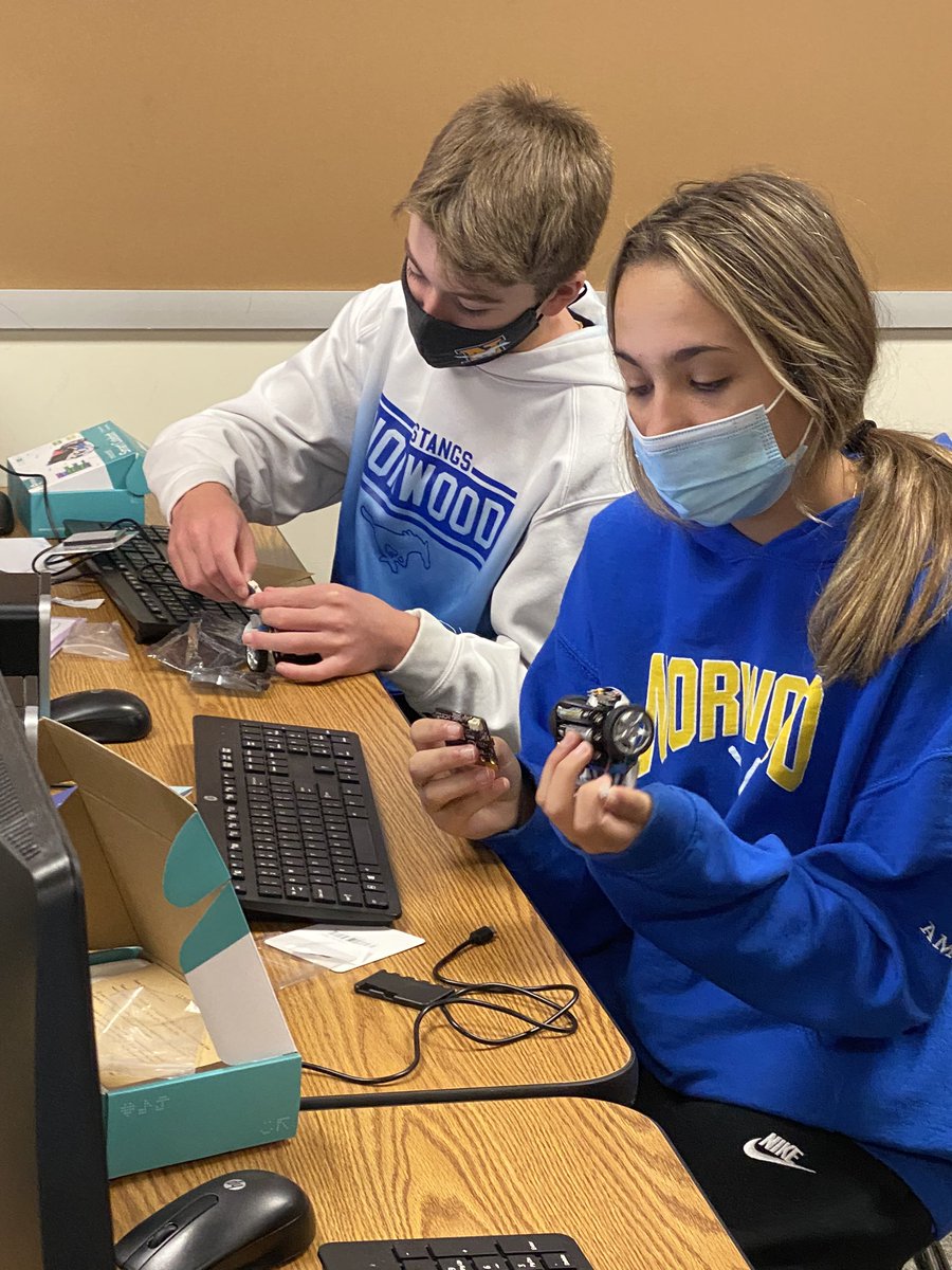 What are the 8th graders up to now? <a href="/MFraczek/">Michal Fraczek</a> <a href="/NPSchoolsTech/">MustangTechnology</a> <a href="/NorwoodSchools/">NPS</a> @Mass_STEMHub <a href="/PLTWorg/">Project Lead The Way</a>