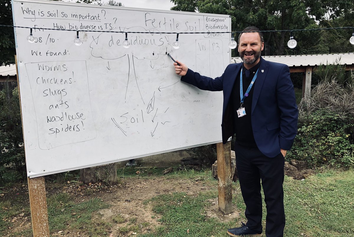 Twickenhamsch's tweet photo. Year 8 have been using our exciting outside classroom for a bio diversity investigation about the importance of soil. #enquiry makes the best #geography @TabbersC https://t.co/j7Kr7a6RjQ