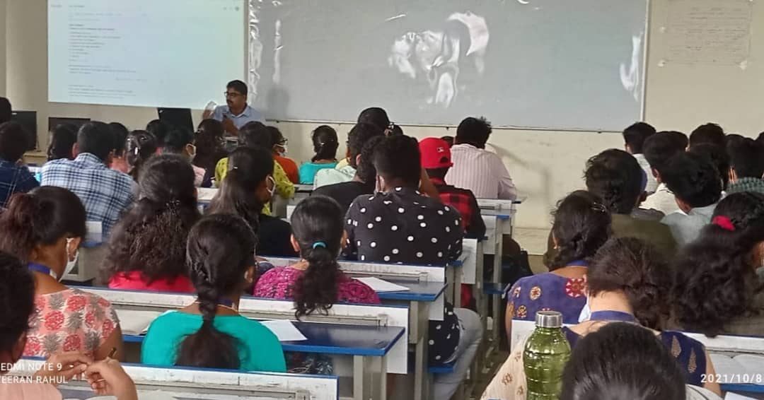 FssugGlug's tweet photo. Day-2 session on Web Scrapping by Srinivas Kodali garu which was held on 8th of October by FSSUG Glug.
@SwechaFSMI https://t.co/kFNC4M8wkO