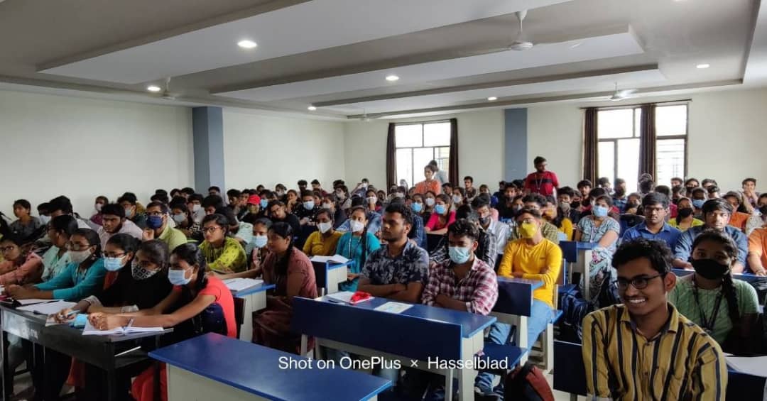 FssugGlug's tweet photo. Day-2 session on Web Scrapping by Srinivas Kodali garu which was held on 8th of October by FSSUG Glug.
@SwechaFSMI https://t.co/kFNC4M8wkO
