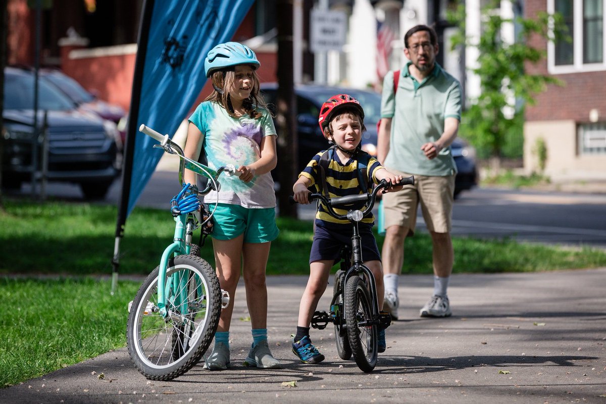 BikePGH's tweet photo. Here’s a bright idea 💡

Stop by our next Operation Illumination on October 15 on the corner of Homewood and Hamilton Ave, and light your ride: https://t.co/lijWYcmYHP https://t.co/ZySlkimNIe