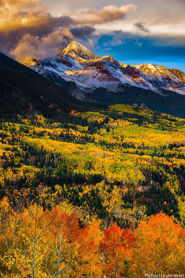 DenverChannel's tweet photo. Warm and dry weather will linger through today, but then begins to fade, just like our colorful autumn leaves! There's still time to see them in northern and central Colorado. 🍂

Leaf peeping guide + interactive map: https://t.co/WA4Cl3tKyU (📸: Michael Underwood Photography) https://t.co/7sbnJ42sO2