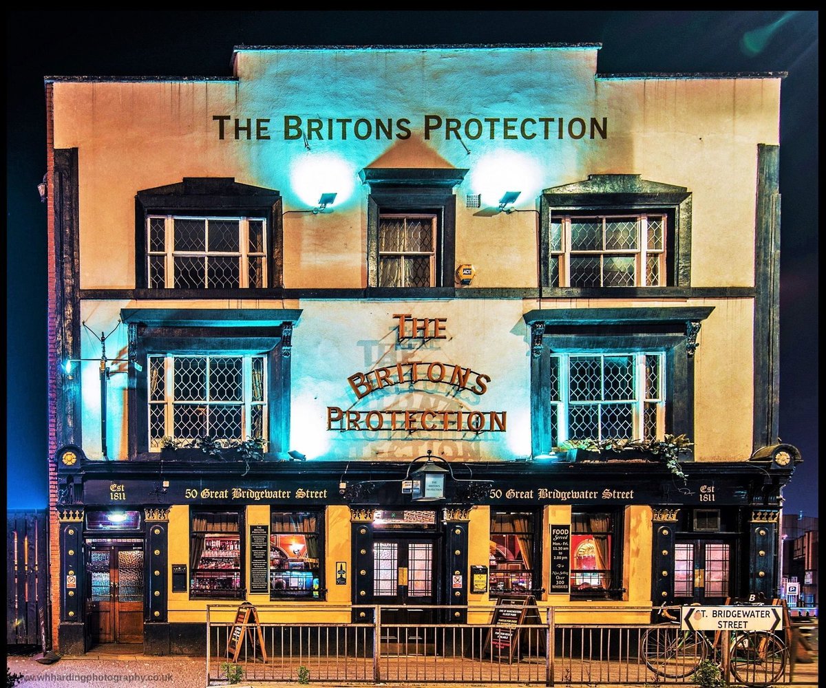 ILoveMCR's tweet photo. One of the oldest boozers in Manchester 🥃

Who fancies a whiskey? #ILoveMCR

📸 : @whhardingphoto https://t.co/fGoDcgMnRF