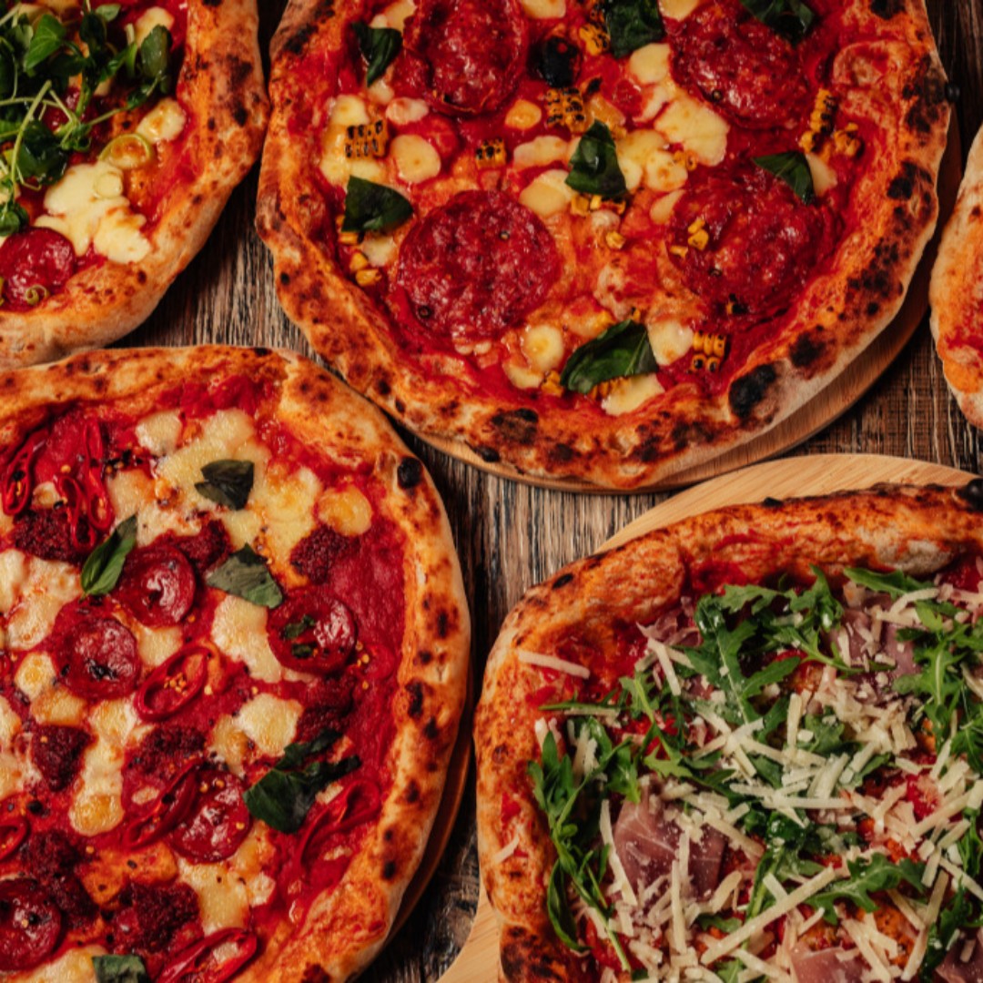 Did someone say pizza🍕 
Why not grab a slice of the action and book one of our Christmas pizza buffet packages, for only £12PH?! Check out the link in our bio for more info🎄