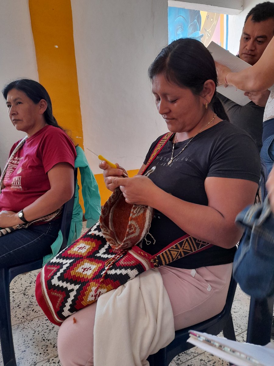 CaldonoPor's tweet photo. ✅El proyecto #AlianzaJuntosPorCaldono continua formando a #MujeresHiladorasDeLaPaz en temas de #MarketingSocial. 👇👇
#SomosLaPaz #ElFondoAvanza  #PazDesdeLaBase #AlianzaJuntosPorCaldono 
@FondoONUCol
@ONU_es https://t.co/37riz68SJY