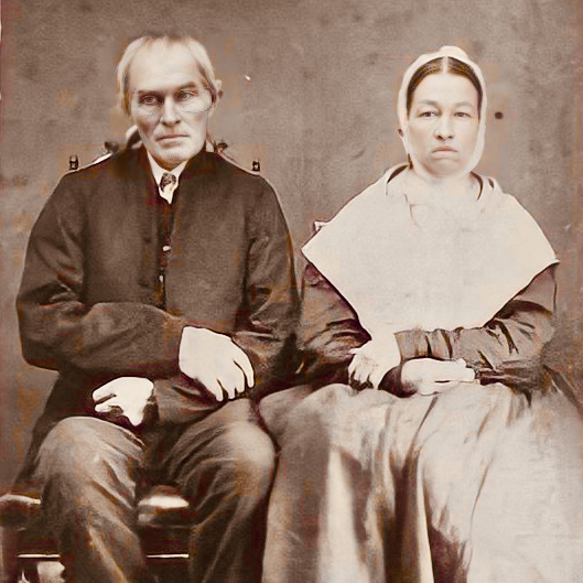 TalesDarkSide's tweet photo. #PhotoFriday: This is Jesse & Elizabeth Kemp, #Quakers from Randolph County, NC who migrated to Parke County, IN. They were instrumental in my Great2xGF Aaron McMastersโ freedom fight. (Iโll have more pics during #AAHGS2021!) #McMastersWill #AAHGS https://t.co/PekuEGjlYK