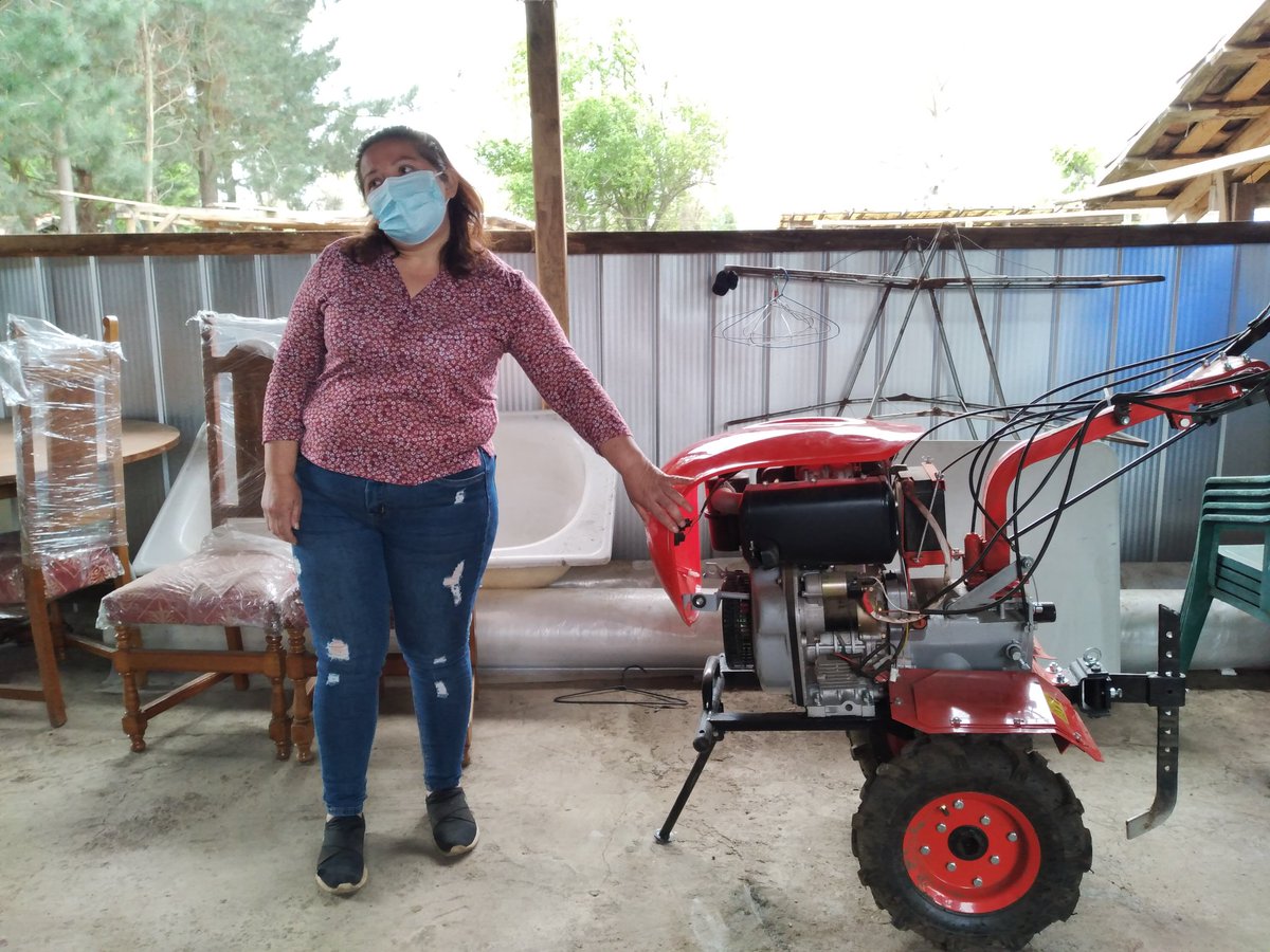 IndapNuble's tweet photo. 📌 El despegue de las mujeres con proyectos de invernaderos/convenio #IndapProdemu visitaron DR @TMerinoCoria y @mcvarasb en San Vicente Bajo, con Cecilia Navarrete y Verónica Aedo, usuarias del programa https://t.co/0LSRjifZBY