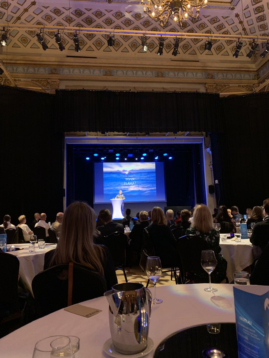 Ja seuraava suuri kysymys pohdittavaksi nyt ja silloin tällöin jatkossakin: ”Mitä on hyvä elämä?”

Ihana Maaret Kallio ❤️

#ekonomisummit #tasapaino