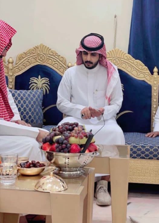 sharafi098's tweet photo. نبارك لشيخ / سعود بن عجران #ابن_شرفي بمناسبة عقد قران ابنه ( عبدالله ) وندعو له بالتوفيق والله يديم أفراحهم ويبارك لهم .

@mnbr_subia3
@i3bdallah1995 https://t.co/xRs60E27R0