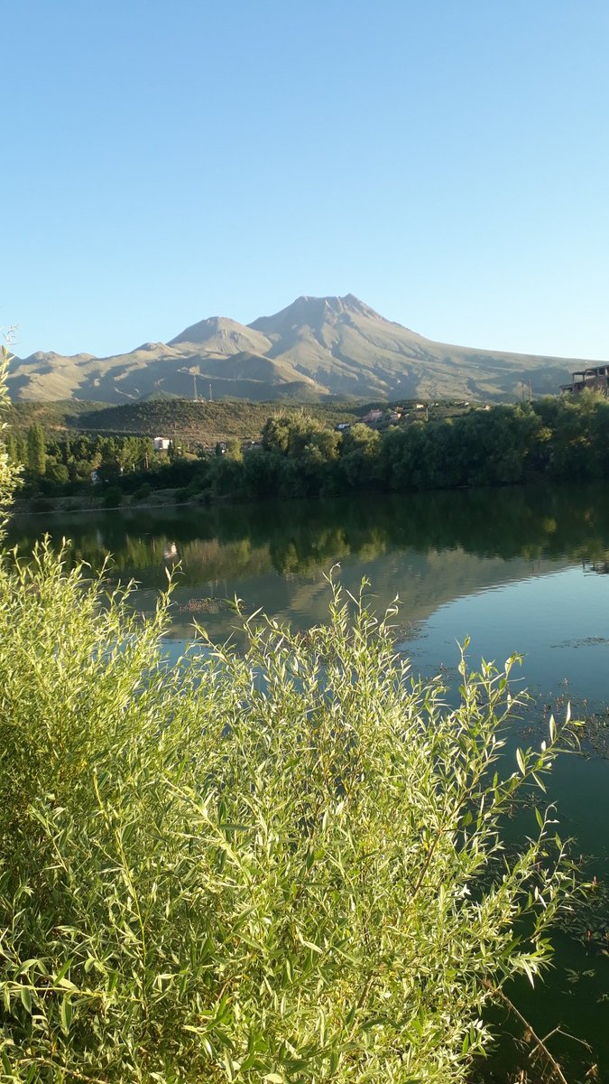 Sana yolculuk yapmak istiyorum . 
Kes yüreğine giden bir bilet "Can" kenarı olsun.