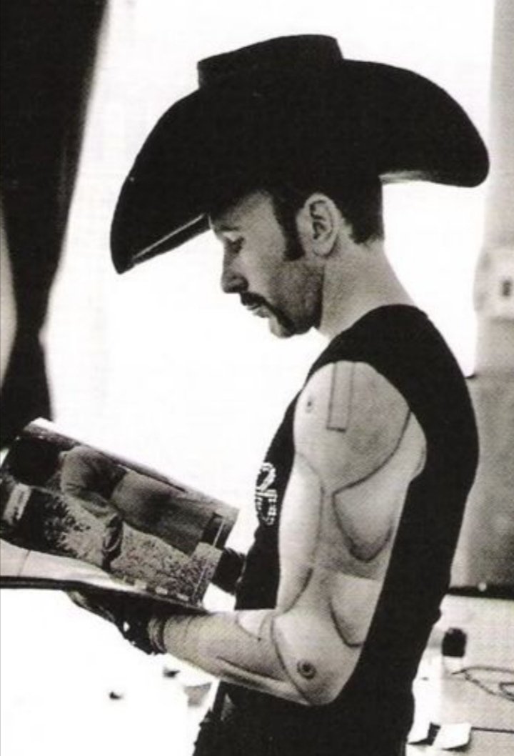 g_gormo's tweet photo. mr the edge
winning at friday
winning at cowboy
winning at everything
#u2
#u2fam
#MrTheEdge https://t.co/29ptK8MMHr