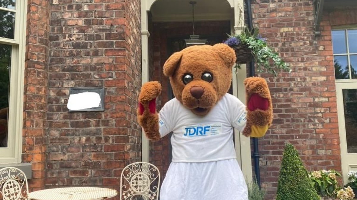 BT1DUK's tweet photo. Good luck to all of our Manchester Marathon &amp; Half Marathon runners this Sunday 🏅💙 🏃‍♂️

A special shout out to one of our runners who will be dressed up as Rufus! 🙌

#ManchesterMarathon #T1D #Type1Diabetes #JDRFUK https://t.co/ubtkcIQPrU