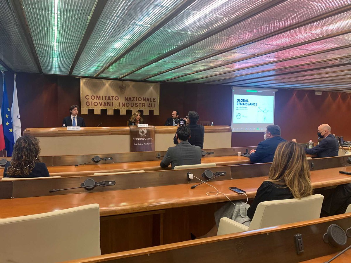 Le sommet du <a href="/G20_YEA/">G20 YEA</a> est maintenant terminé ! Nos délégué.e.s canadien.ne.s ont enrichi le communiqué de cette année, soulignant les priorités des jeunes entrepreneur.e.s à l'échelle mondiale, et l'ont remis aux dirigeant.e.s du #G20 ! #G20YEA2021