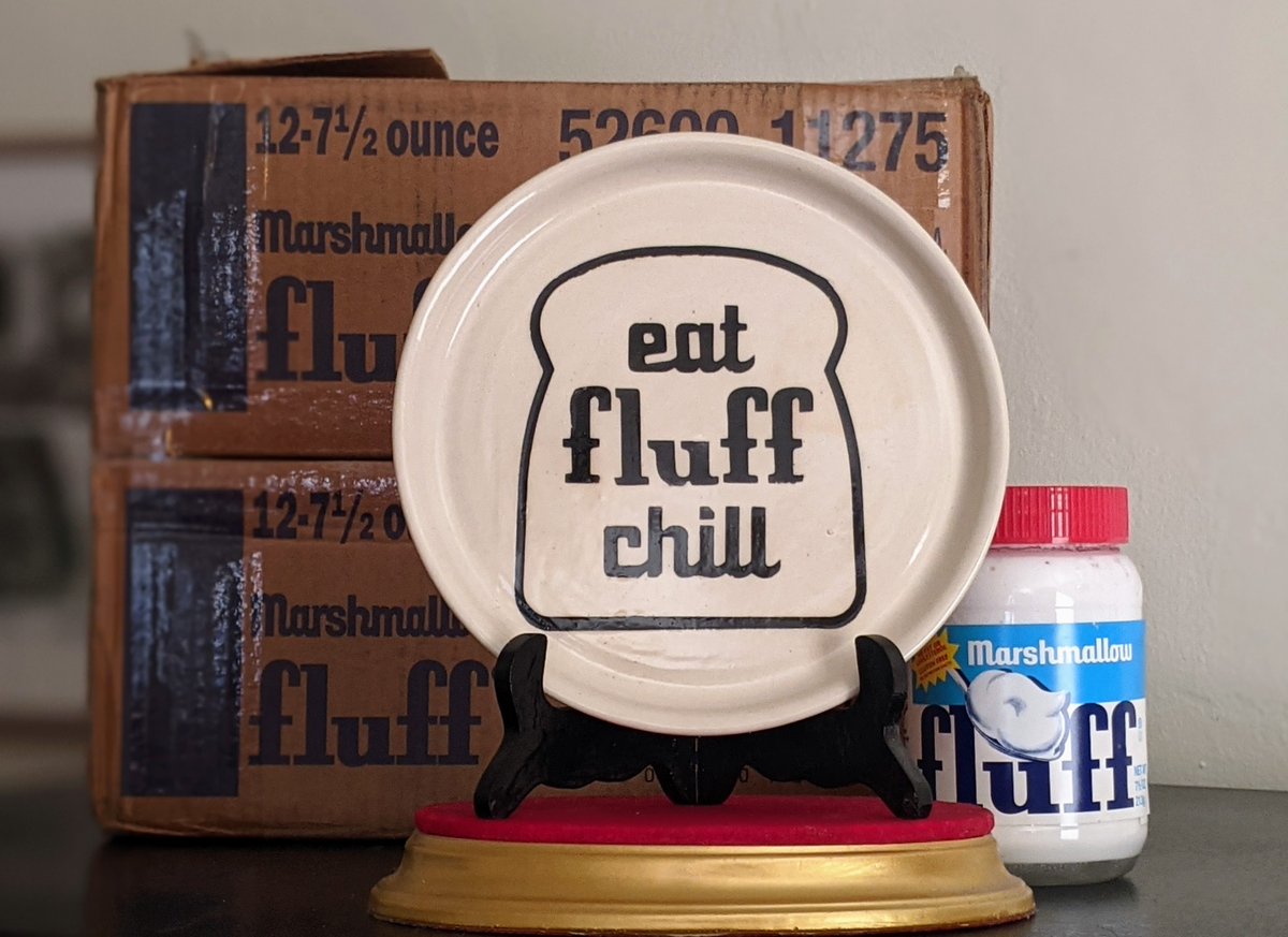 Blazenhoff's tweet image. A plate for your #Fluffernutter. Raffle to win it: electricdreaming.com/archives/givea…

✨ @Blazenhoff X @SnowDayClay 🤩

If someone local to me wins it, I'll deliver it as Fluffernutter the Clown.