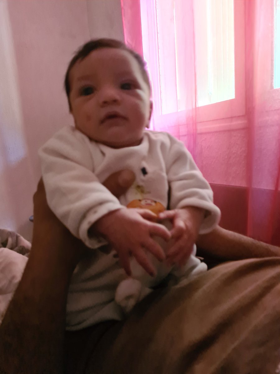 Et voici mon petit prince qui est née le 15 septembre 2021 et qui s'appelle HEIARII 

And here is my little prince who was born on September 15, 2021 and who is called HEIARII