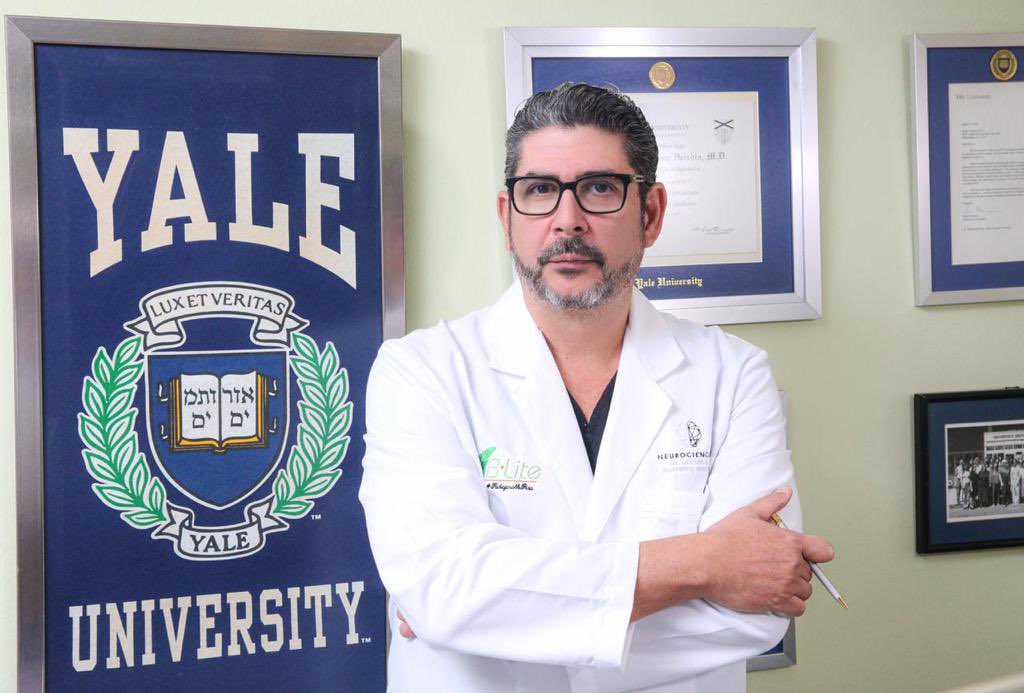 matiasgarciard's tweet photo. El Recetario del Dr. Guerrero Heredia @guerrerohegh Lunes 1 de noviembre 2021 de lunes a viernes de 9:30 am a 11:00 am por @alofokefm 📻 https://t.co/Hxd1EChzGz 📡 La ciencia tiene el mismo derecho de exposición que la politica y la farandula. Bienvenido @guerrerohegh https://t.co/PTDxoFxLJB