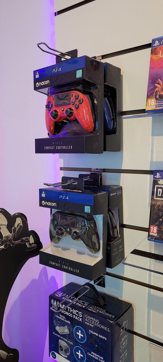 VBrumath's tweet image. Bonjour, les manettes sont dans le rayon PS4 😁