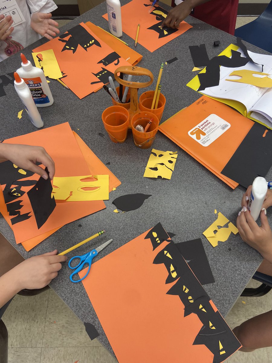 ArtClassStudio's tweet photo. Cat-itude. #halloweenart #catproject #fallart #elementaryart #elementaryteacher #artteachersofinstagram #collageart #artsedga #cobbartrocks @fordescobb https://t.co/YhrO6XEvBZ