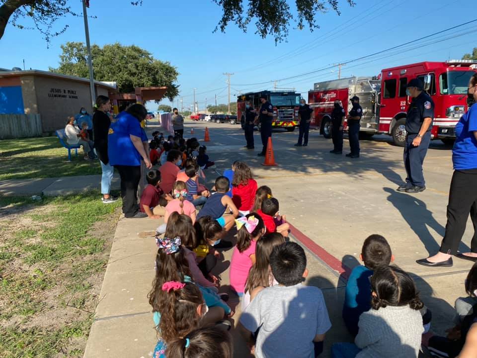 GoMightyBrahmas's tweet photo. THANK YOU Kingsville Fire Department for visiting Perez Elementary during #FirePreventionWeek. Our students loved to see you! 🧑‍🚒🚒🧯🐾 #KISDUnited #SafelyLearningTogether #TogetherAgain #StrongerTogether @PerezCissy https://t.co/PudUtcgsxV