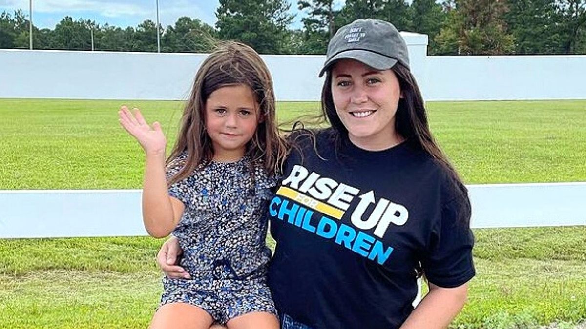 Monsters & Critics: Former Teen Mom 2 star Jenelle Evans slammed for letting daughter Ensley mouth along to cuss words https://t.co/cSDtt5bwr3 #crime #news https://t.co/nxuP4fPuli