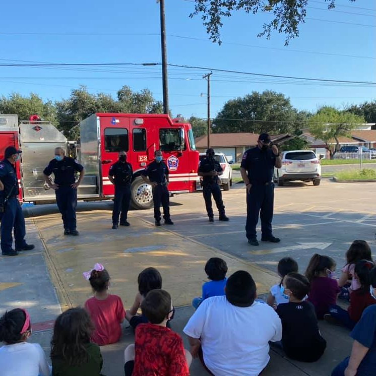 GoMightyBrahmas's tweet photo. THANK YOU Kingsville Fire Department for visiting Perez Elementary during #FirePreventionWeek. Our students loved to see you! 🧑‍🚒🚒🧯🐾 #KISDUnited #SafelyLearningTogether #TogetherAgain #StrongerTogether @PerezCissy https://t.co/PudUtcgsxV