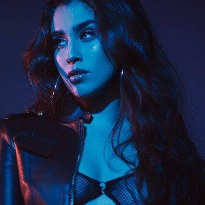 lmjkalon's tweet photo. what's your color? mine is @LaurenJauregui #ColorsAvailableNow https://t.co/ZeyAXqvp27
