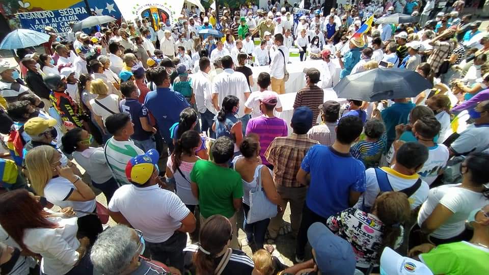PrensaLuisLoaiz's tweet photo. #08Oct | Sobre la visita del Coordinador Regional de @MeridaPrimero y candidato al CLEMB @CarlosMoralesPV al Vigía, acompañando el lanzamiento de la Alianza Democrática junto a @EdgarMarquezMRD y @lisandrosegura, nos queda la satisfacción de decir que vamos en el camino correcto. https://t.co/SZyfIat170