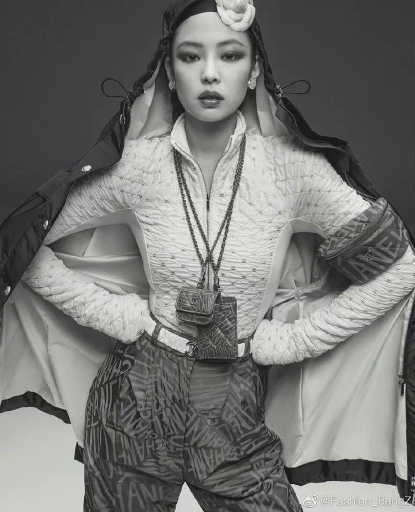 ruby96s's tweet image. jennie vestida de santa