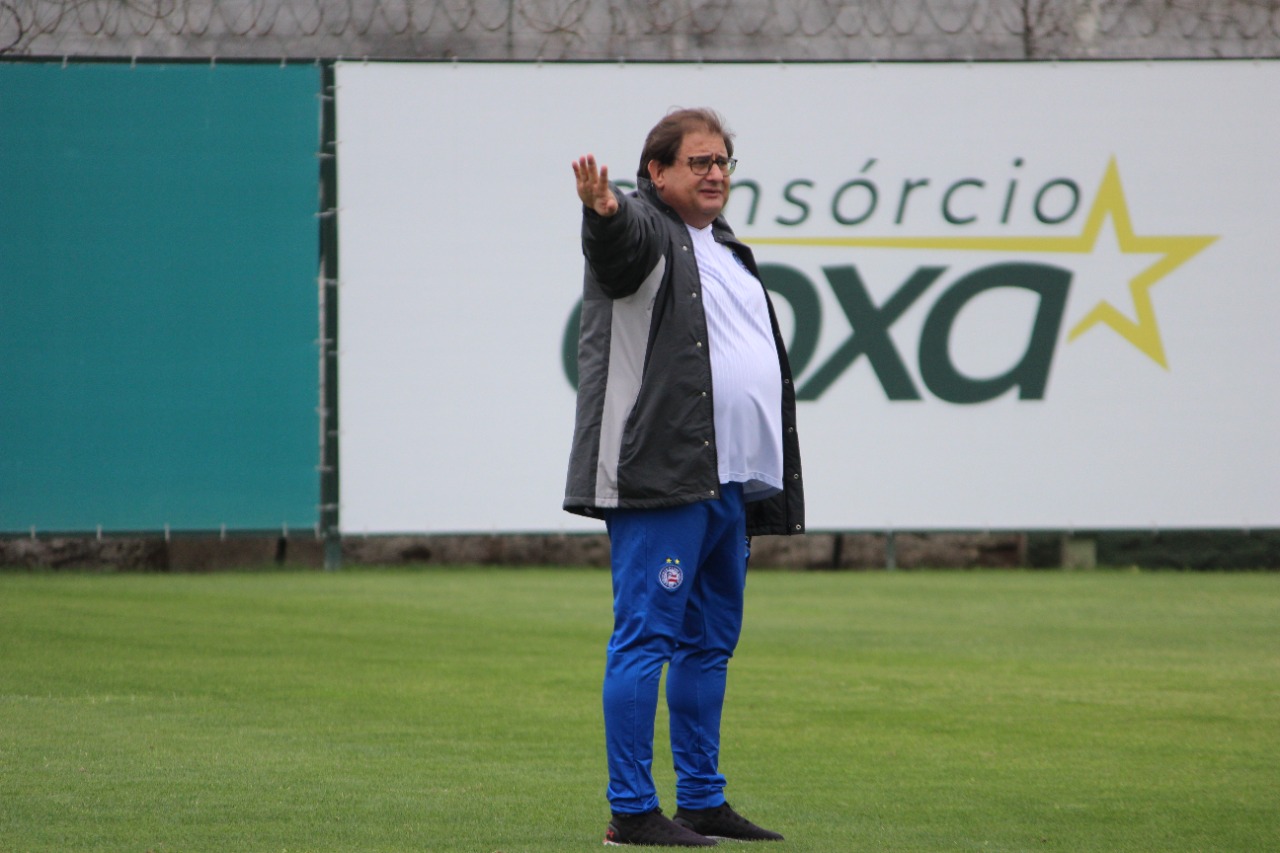 o técnico Guto Ferreira já treinou a equipe durante a semana para o duelo em Curitiba. Foto: EC Bahia (Twitter)