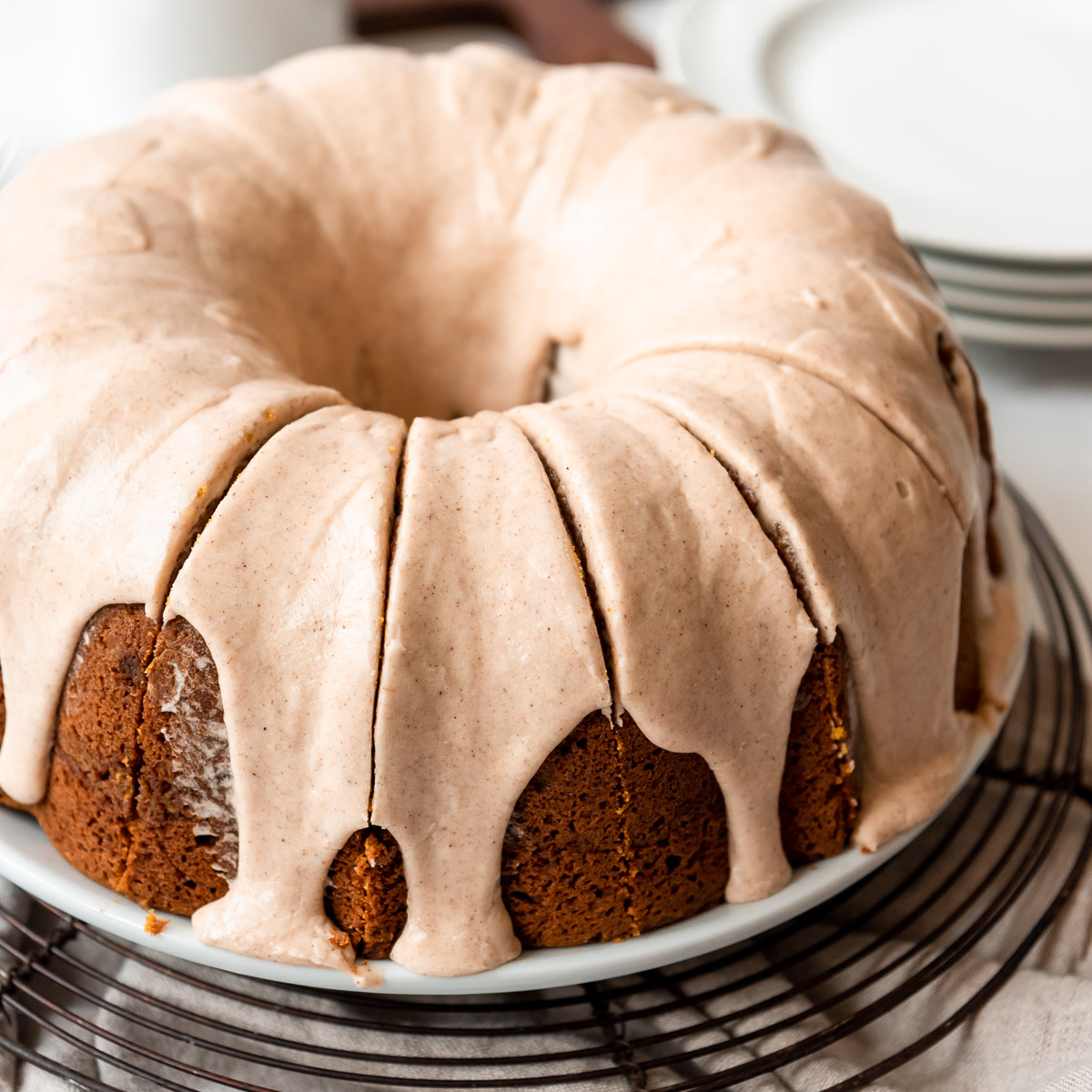HouseofNashEats's tweet image. This delicious Pumpkin Bundt Cake is filled with a brown sugar swirl and covered in a sweet cinnamon glaze! It's a sweet and simple dessert that is perfect for any day in Fall! #pumpkin #bundtcake houseofnasheats.com/pumpkin-bundt-… #FreakyFridayRecipes