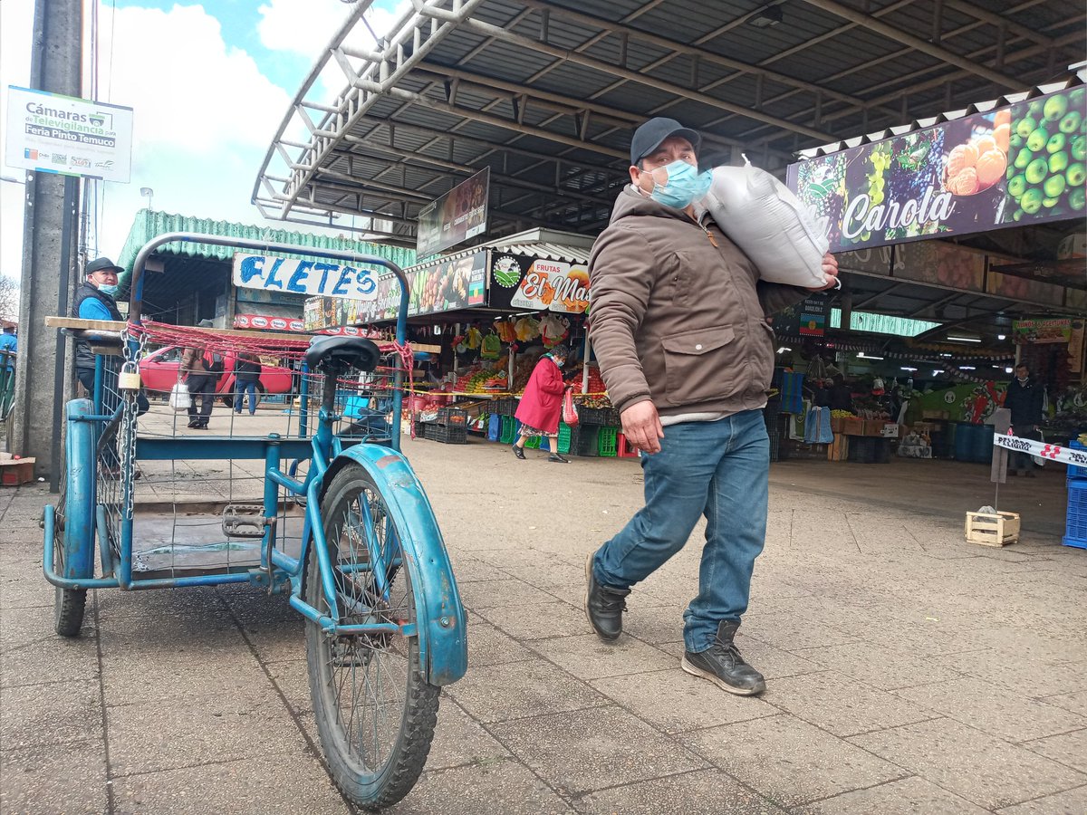 En las ciudades de Chile la cicloinclusión junto con ser una exigencia ambiental debe orientarse como un respaldo a estrategias socioeconómicas de cientos de familias. Si van al centro de Temuco póngale ojo a bicis y triciclos q mueven toneladas de trabajo y mercancía cotidiana.