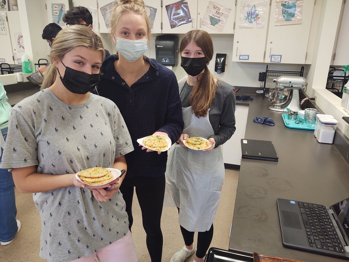 LHS210Mimnaugh's tweet photo. Great recipe to end the day! Cheddar Bay Biscuits! #AdvancedBaking #WeAreLemont https://t.co/6zQJMIfuLO