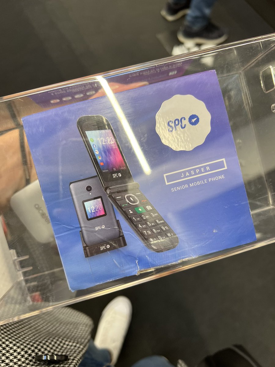 micimlg's tweet photo. Me cambio de 13 pro a este. Espero que merezca la pena 🤡 https://t.co/XmIfgk2L9L