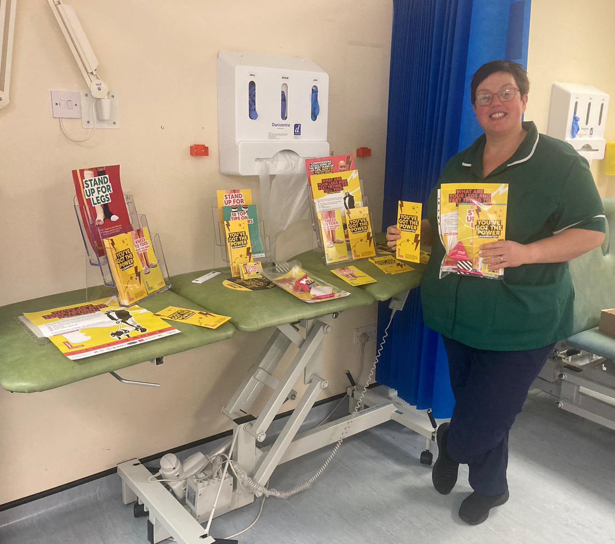 OldhamRoom's tweet photo. Busy making #legsmatter packs for nursing staff ready for our Doppler drop in @OldhamRoom @LegsMatter @alywadsworth @Paula_Baker1 @OldhamCO_NHS @NCAlliance_NHS @TorpeyZoe https://t.co/IwIv7uD42z