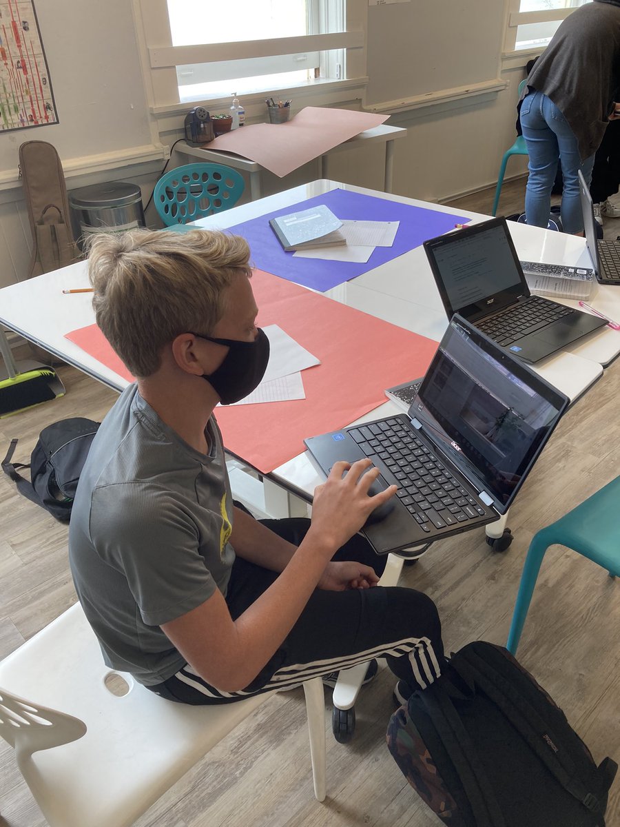 PaulaMissG's tweet photo. Text types- using flipped classroom #inquiry #education Students research and present their findings with texts studied in class. #betterunderstanding #studenttalk https://t.co/Z79MzCqZLN