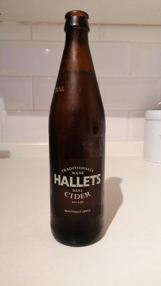 Law_Murph1's tweet photo. Old favourite tonight #thebest #ciderFriday @halletscider https://t.co/Dsn91gfCos