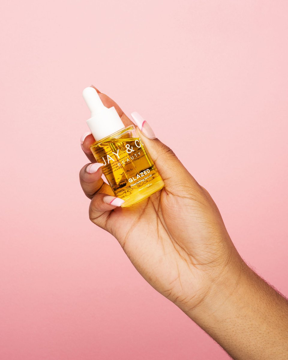 msyvonnejay's tweet photo. @jaycobeauty Glazed Oil campaign images 🤍🥺 https://t.co/BhF2YJRuzm