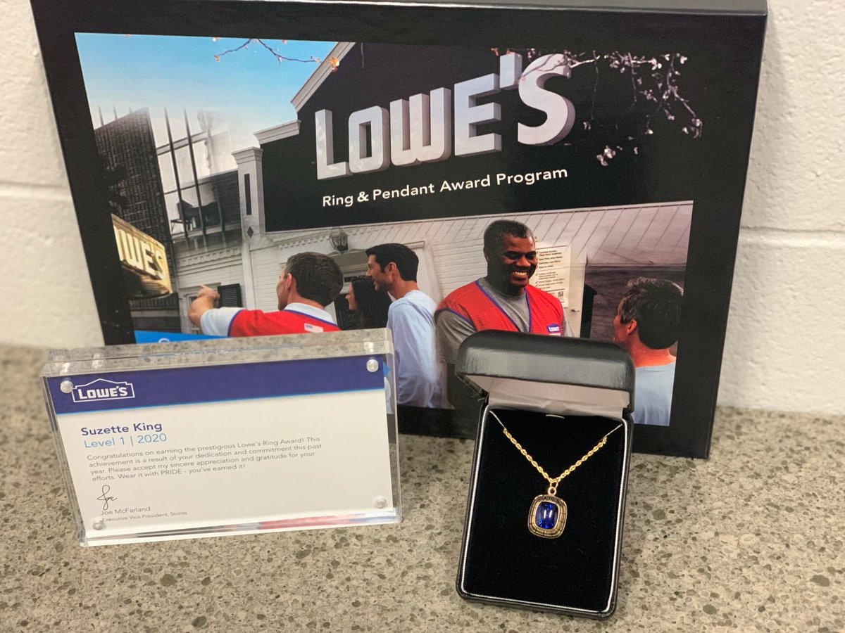 Congratulations to Store 0542's Ops ASM Suzi King for earning her coveted Lowe's ring #welldeserved #LowesHomeTeam #MasonLowes  <a href="/BlueTeam_R21/">Lowe’s Region 21</a> <a href="/shanejthompson/">Shane Thompson</a> @NXeloures27 <a href="/kplowery6b/">Kyle Lowery</a>